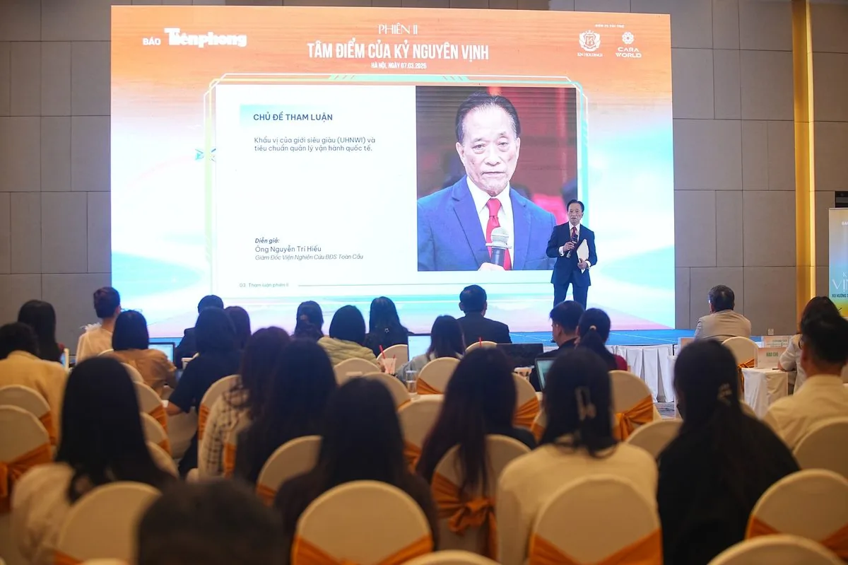 Diễn giả tr&igrave;nh b&agrave;y tại Phi&ecirc;n II T&acirc;m Điểm Của Kỷ Nguy&ecirc;n Vịnh hội thảo B&aacute;o Tiền Phong ng&agrave;y 7 th&aacute;ng 3 năm 2026