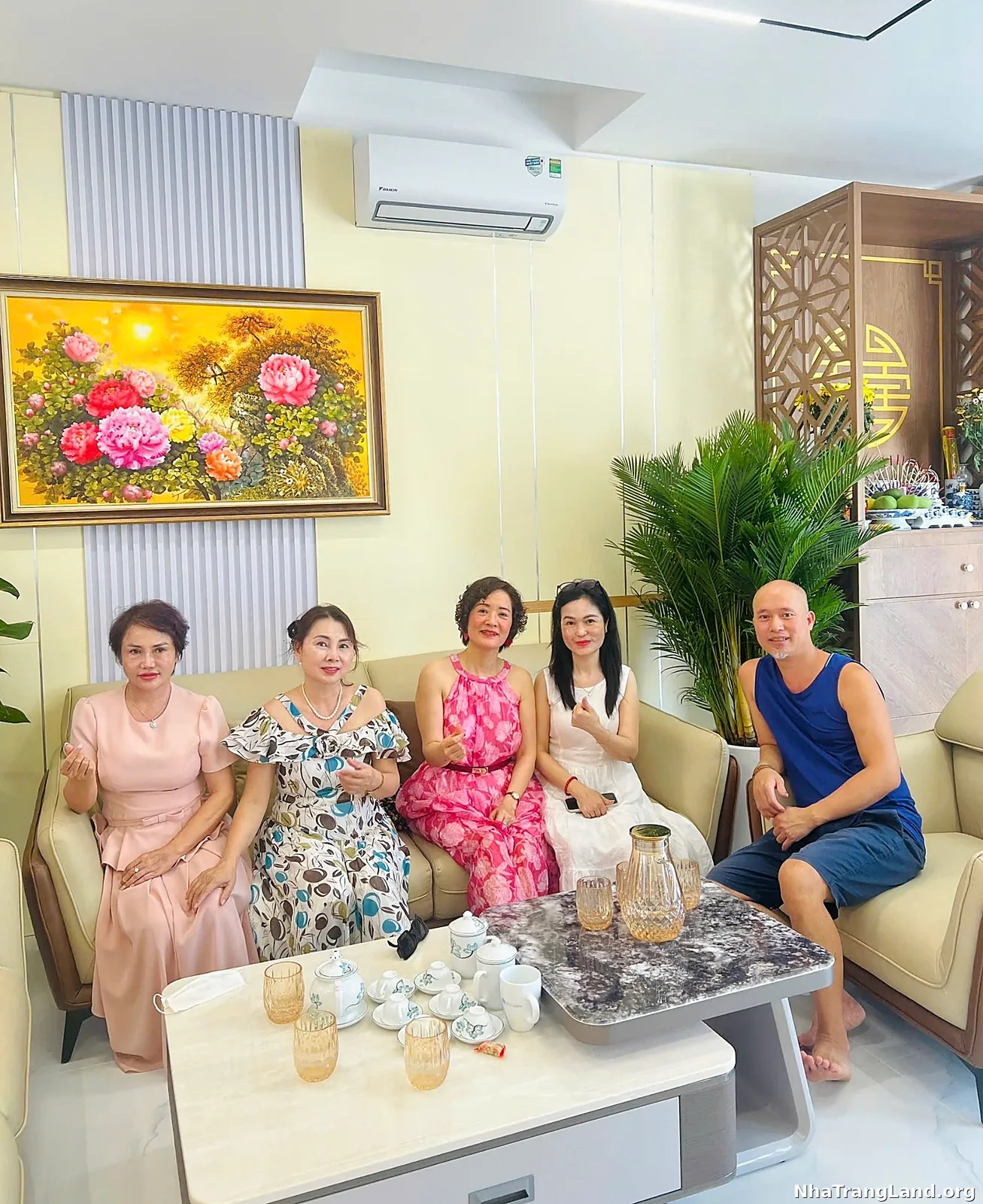 Gia đình đã về ở thực tế tại Para Sol