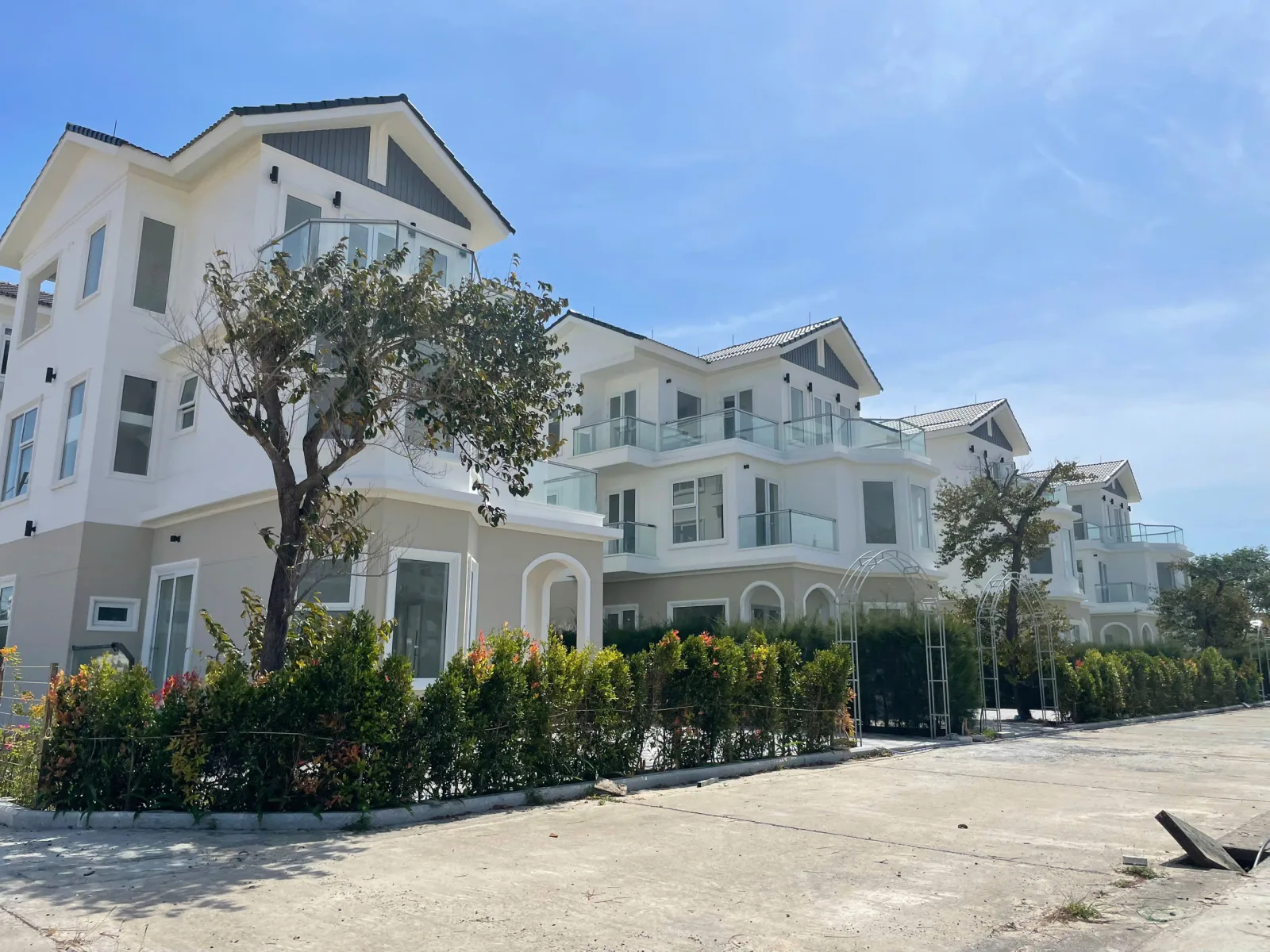 Tiến độ thi công biệt thự MHDI Cam Ranh 2026