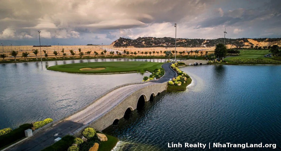 Hồ cảnh quan 5ha và cầu đá tại CaraWorld Cam Ranh