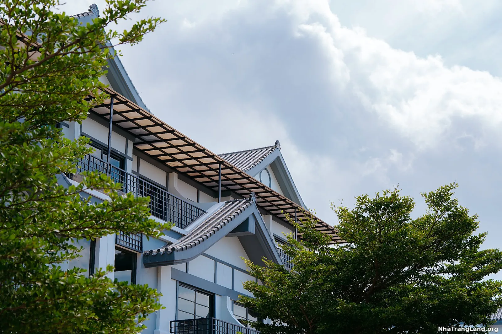 Mái ngói cong Nhật Bản Nikko Park