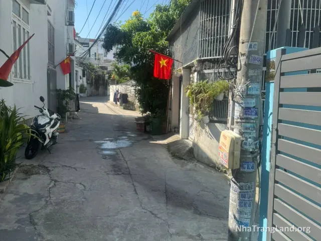 Hẻm trước nhà — ảnh 3