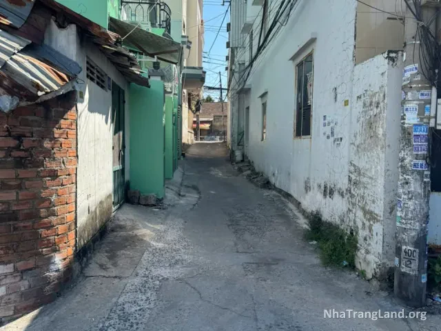 Hẻm dẫn vào nhà — ảnh 4