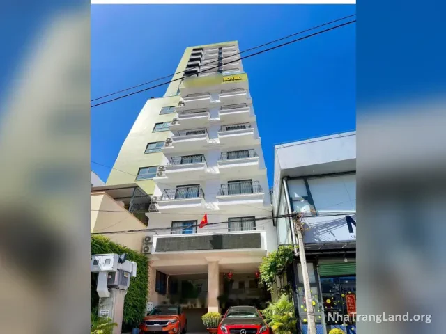 Mặt tiền khách sạn 3 sao 15 tầng, 65 phòng ở Nha Trang