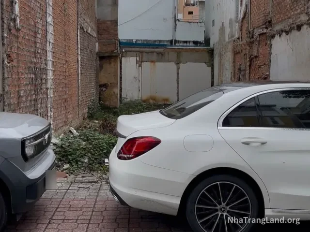 Lô đất trống 120 m² mặt đường Hoàng Văn Thụ nhìn từ vỉa hè — ảnh 2