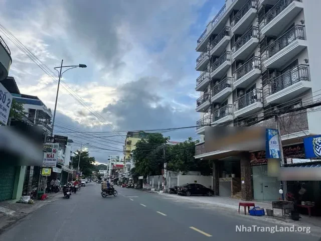 Tòa căn hộ dịch vụ mặt đường Đặng Tất gần biển Hòn Chồng, Bắc Nha Trang — ảnh 2