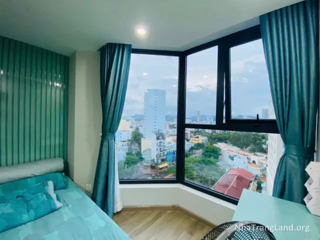 Phòng ngủ chính nhìn ra trung tâm Nha Trang — ảnh 4