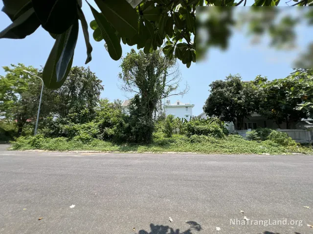 Góc hai lô đất nhìn từ đường nội khu — ảnh 4