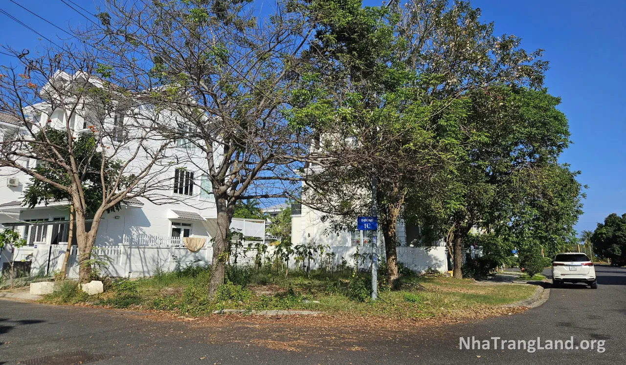 Lô đất góc 182,5 m² hai mặt đường, khu An Viên