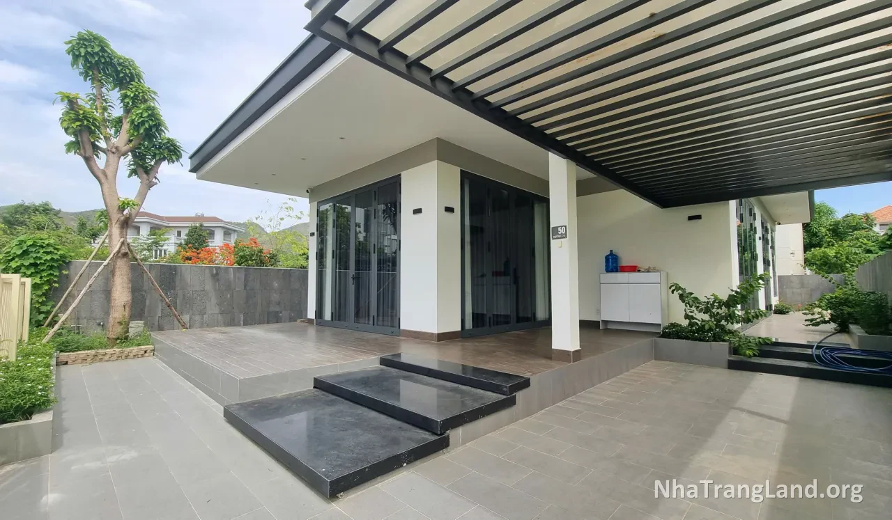 Sân hiên biệt thự An Viên mái lam