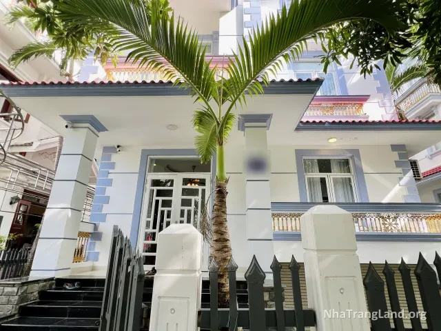 Cổng vào biệt thự, đã che mã căn — ảnh 3