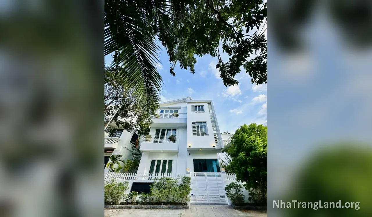 Biệt thự 3 tầng màu trắng khu 1 An Viên