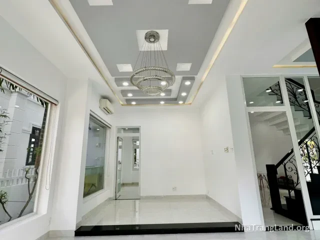 Tầng 1 trần thạch cao, sàn đá sáng — ảnh 6