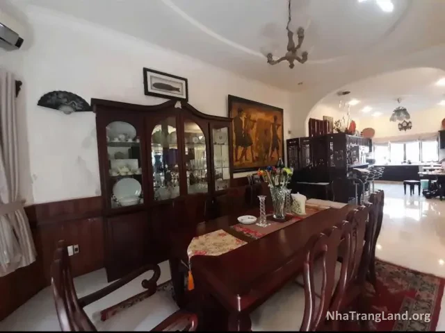 Khu vực bàn ăn trong công trình hiện hữu — ảnh 5
