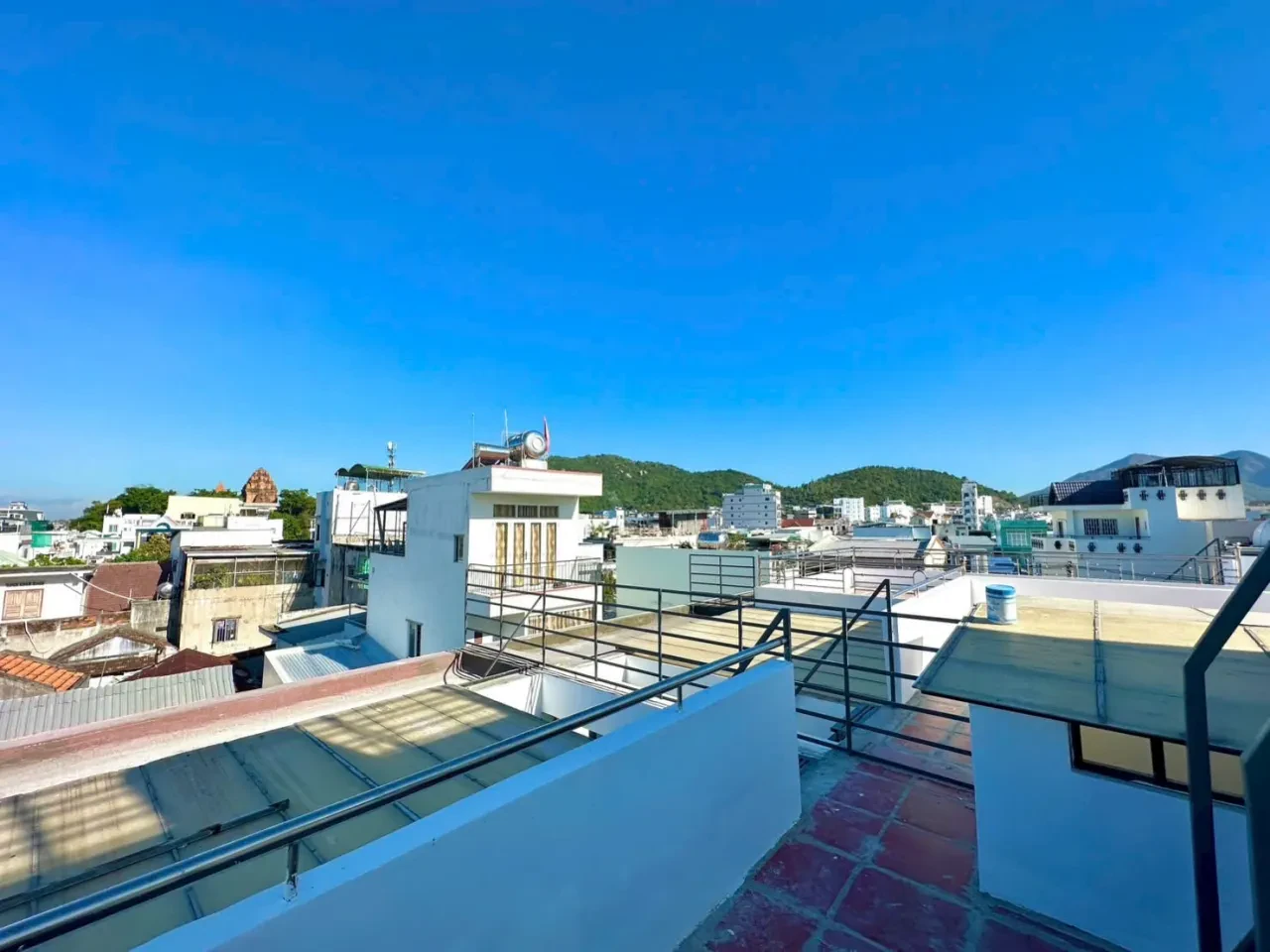 Nhà 3 tầng hẻm Tháp Bà cách biển 400m — 71,8m², 3PN 4WC — ảnh 4