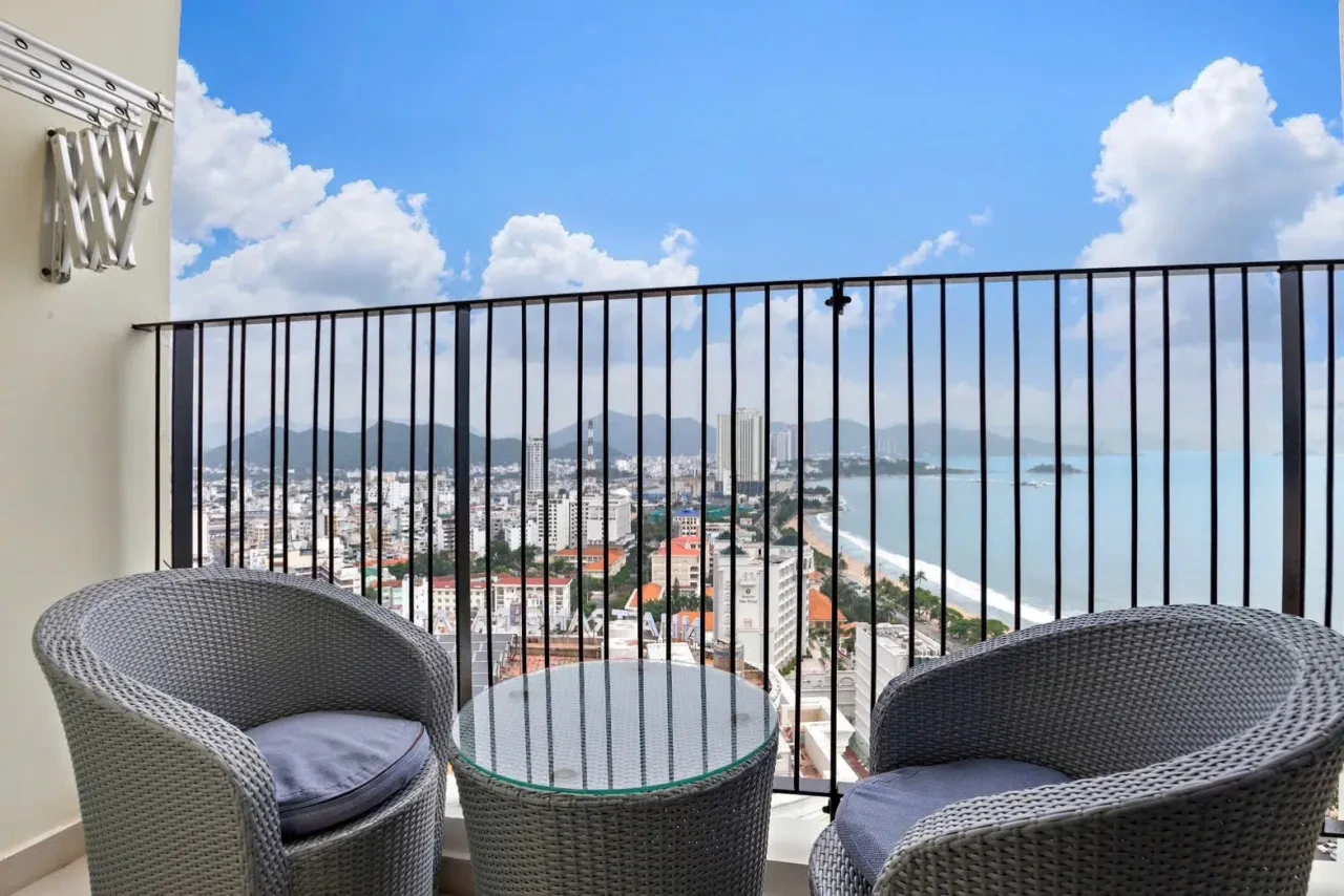 Bán căn studio Gold Coast Nha Trang 49m² view biển hướng cầu Trần Phú — đã có sổ