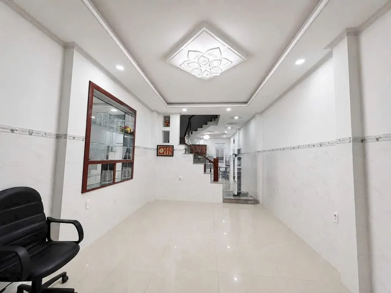 Cho thuê mặt bằng đường Quang Trung, trung tâm Nha Trang — ngang 6,4 m, 82,8 m² sử dụng, 33 triệu/tháng