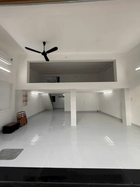 Cho thuê mặt bằng đường Quang Trung, trung tâm Nha Trang — ngang 6,4 m, 82,8 m² sử dụng, 33 triệu/tháng — ảnh 1