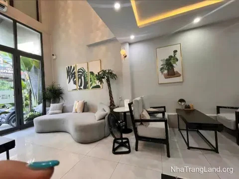 Bán nhà mặt tiền đường Mê Linh, gần biển Nha Trang — 123,3 m² — ảnh 1