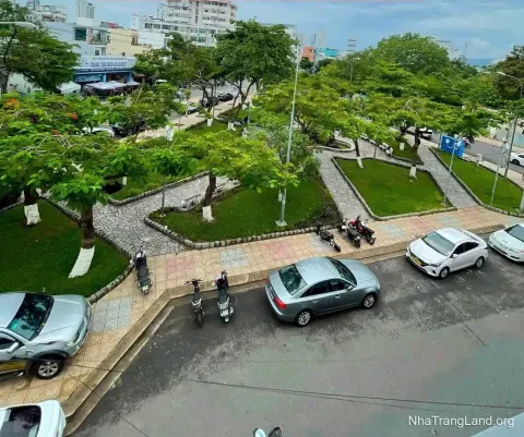 Bán nhà 4 tầng đối diện công viên Dã Tượng, gần biển Nha Trang — 56,25 m² — ảnh 2