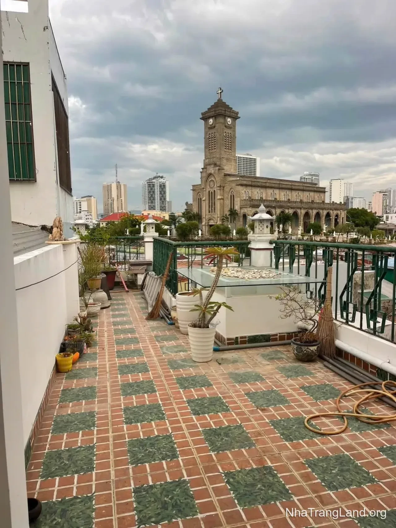 Cho thuê nhà 4 tầng view Nhà thờ Đá — nguyên căn trung tâm Nha Trang, 4 phòng ngủ — ảnh 6