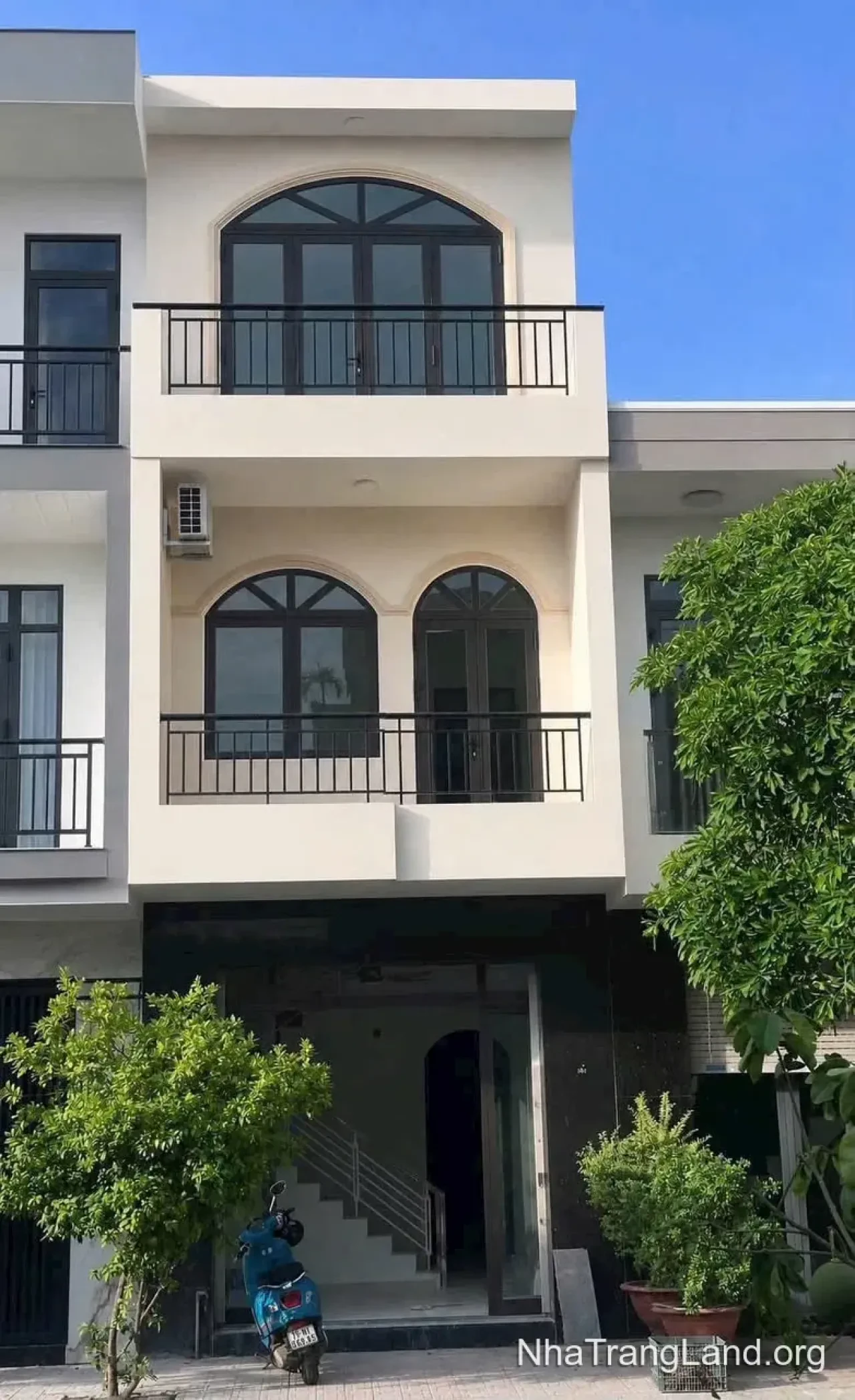 Cho thuê nhà nguyên căn khu đô thị Hà Quang 2, Nha Trang — 3 phòng ngủ
