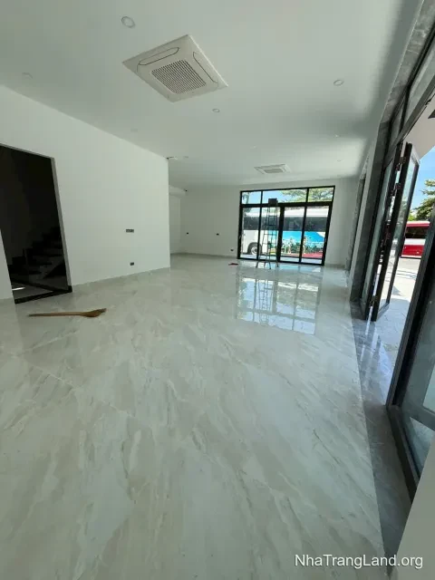 Cho thuê mặt bằng Vương Thừa Vũ — lô góc VIP 151 m², 2 mặt tiền — ảnh 1