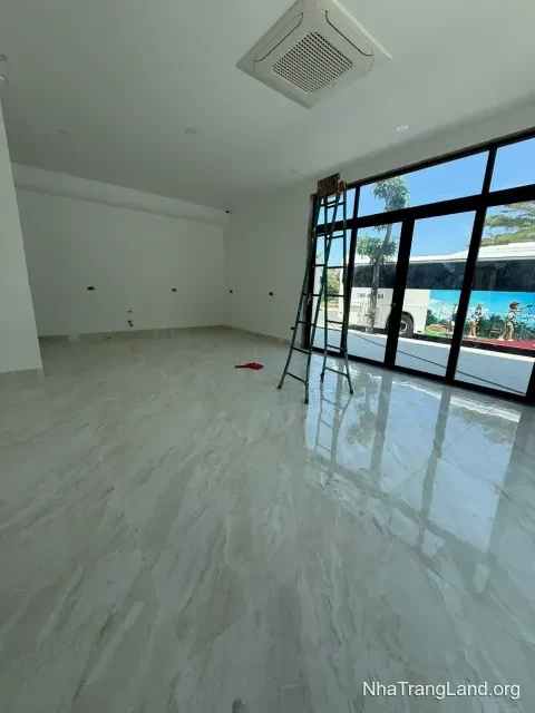 Cho thuê mặt bằng Vương Thừa Vũ — lô góc VIP 151 m², 2 mặt tiền — ảnh 2