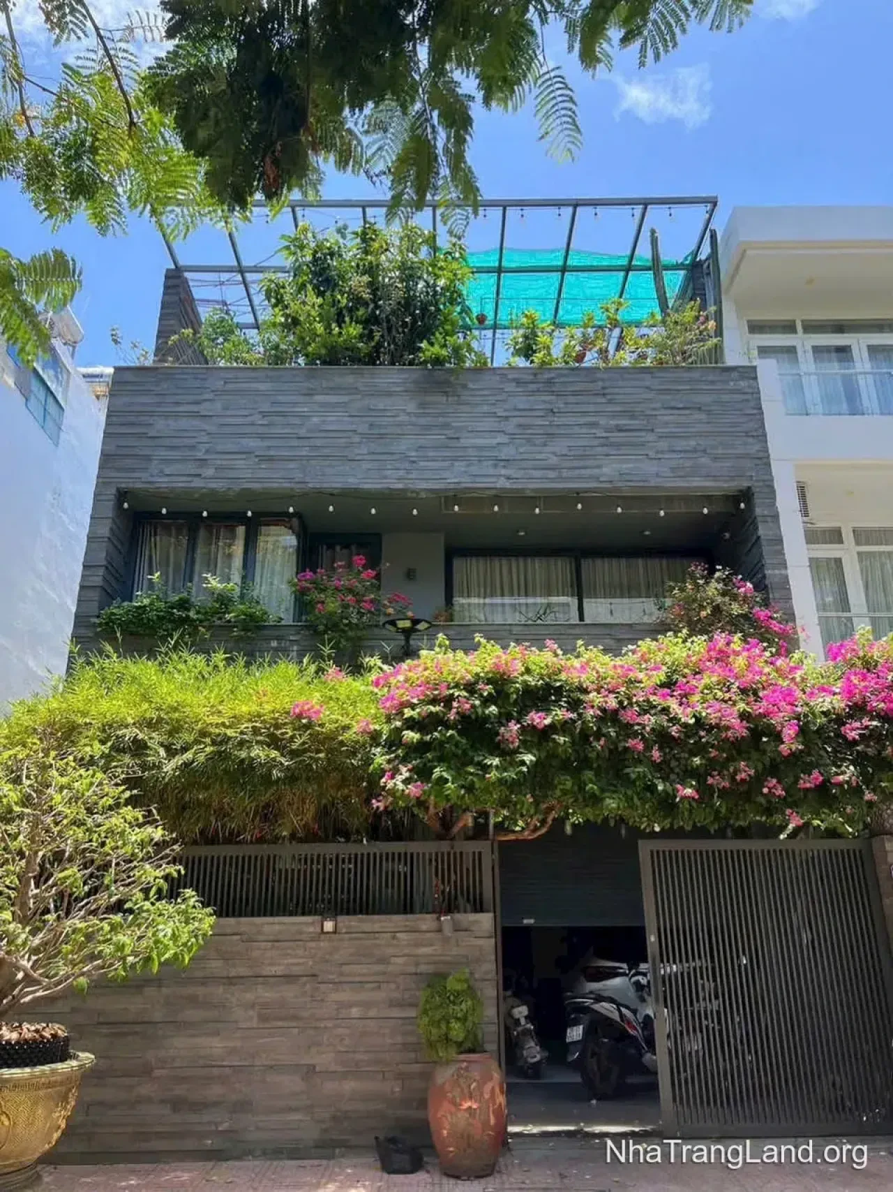 Bán biệt thự mini nghỉ dưỡng trung tâm Nha Trang — 160 m², 3 tầng, hồ cá Koi