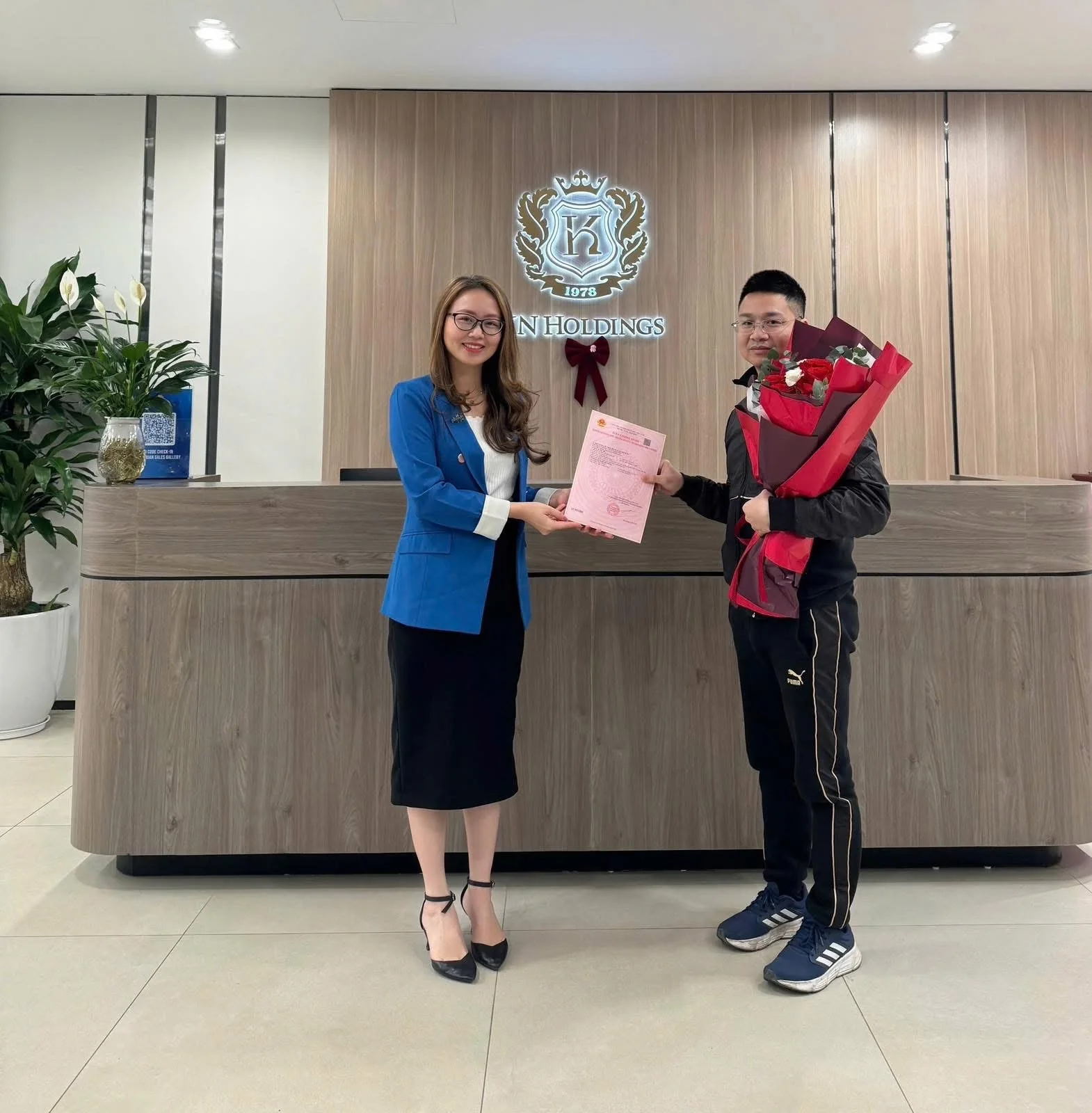 Nhà đầu tư nhận bàn giao Sổ đỏ sở hữu lâu dài tại dự án CaraWorld Cam Ranh Bãi Dài