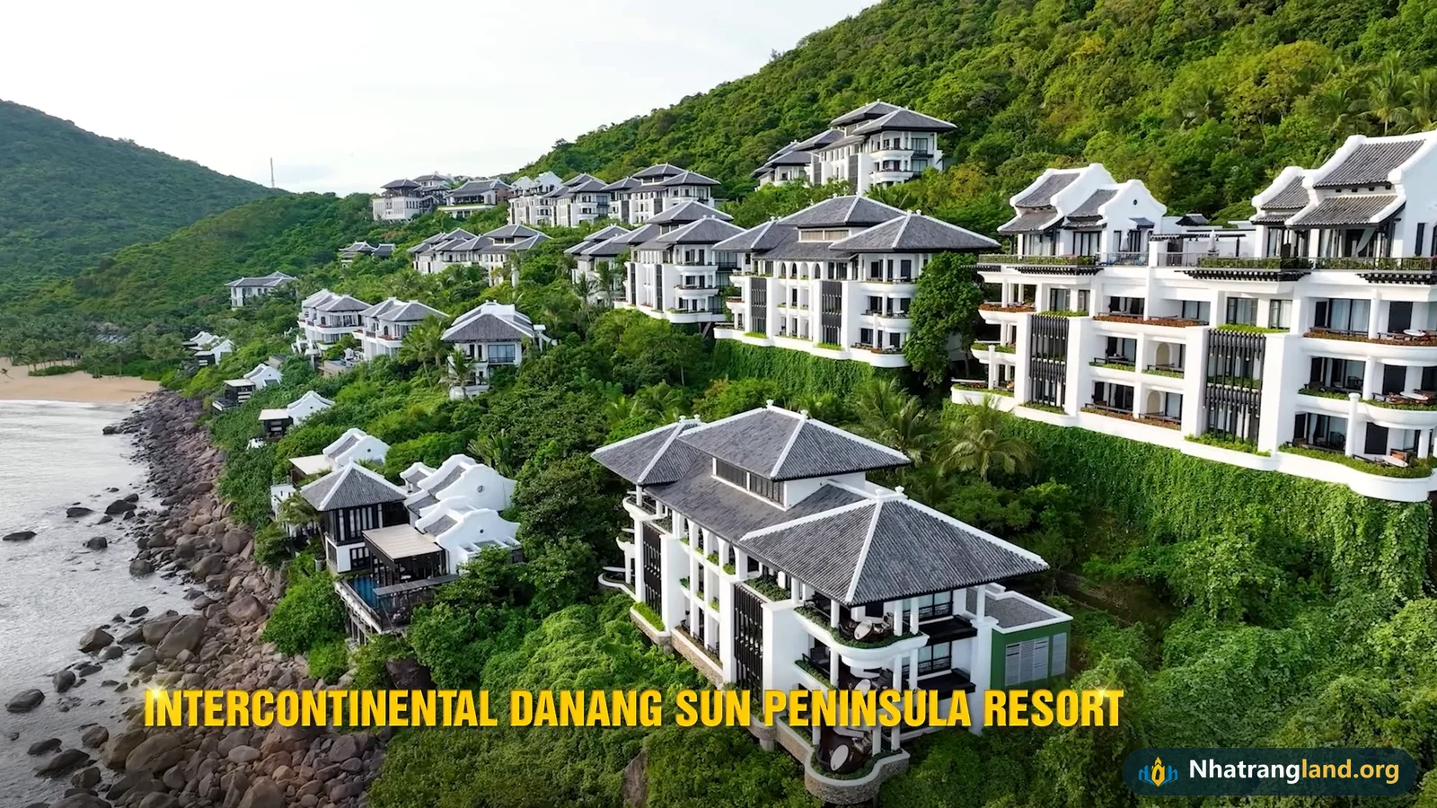 Khu nghỉ dưỡng 6 sao InterContinental Danang Sun Peninsula Resort tại bán đảo Sơn Trà do Bill Bensley thiết kế và Sun Group đầu tư