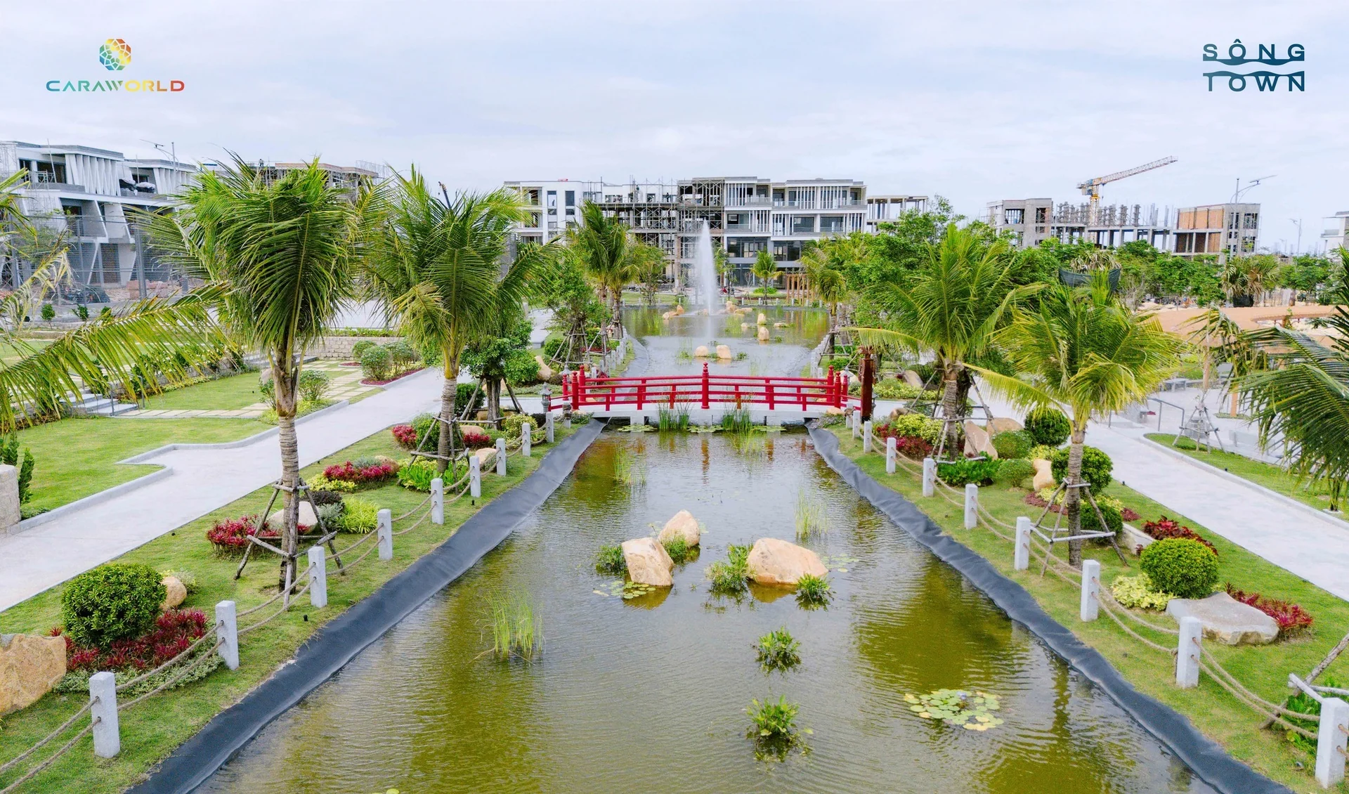 Thực tế tuyến k&ecirc;nh đ&agrave;o sinh th&aacute;i soi b&oacute;ng d&atilde;y nh&agrave; phố đ&atilde; ho&agrave;n thiện mặt ngo&agrave;i tại ph&acirc;n khu Para Sol