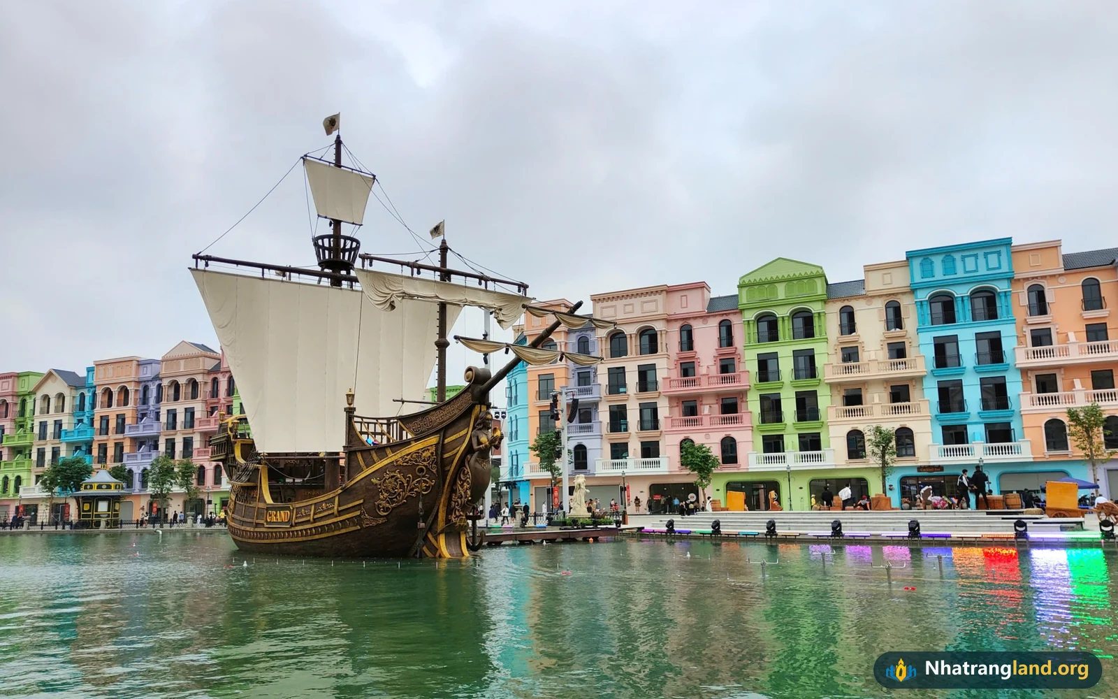 Ph&acirc;n khu phố thương mại lễ hội ven s&ocirc;ng Venice tại Ocean City thu h&uacute;t h&agrave;ng chục triệu lượt du kh&aacute;ch vui chơi mua sắm