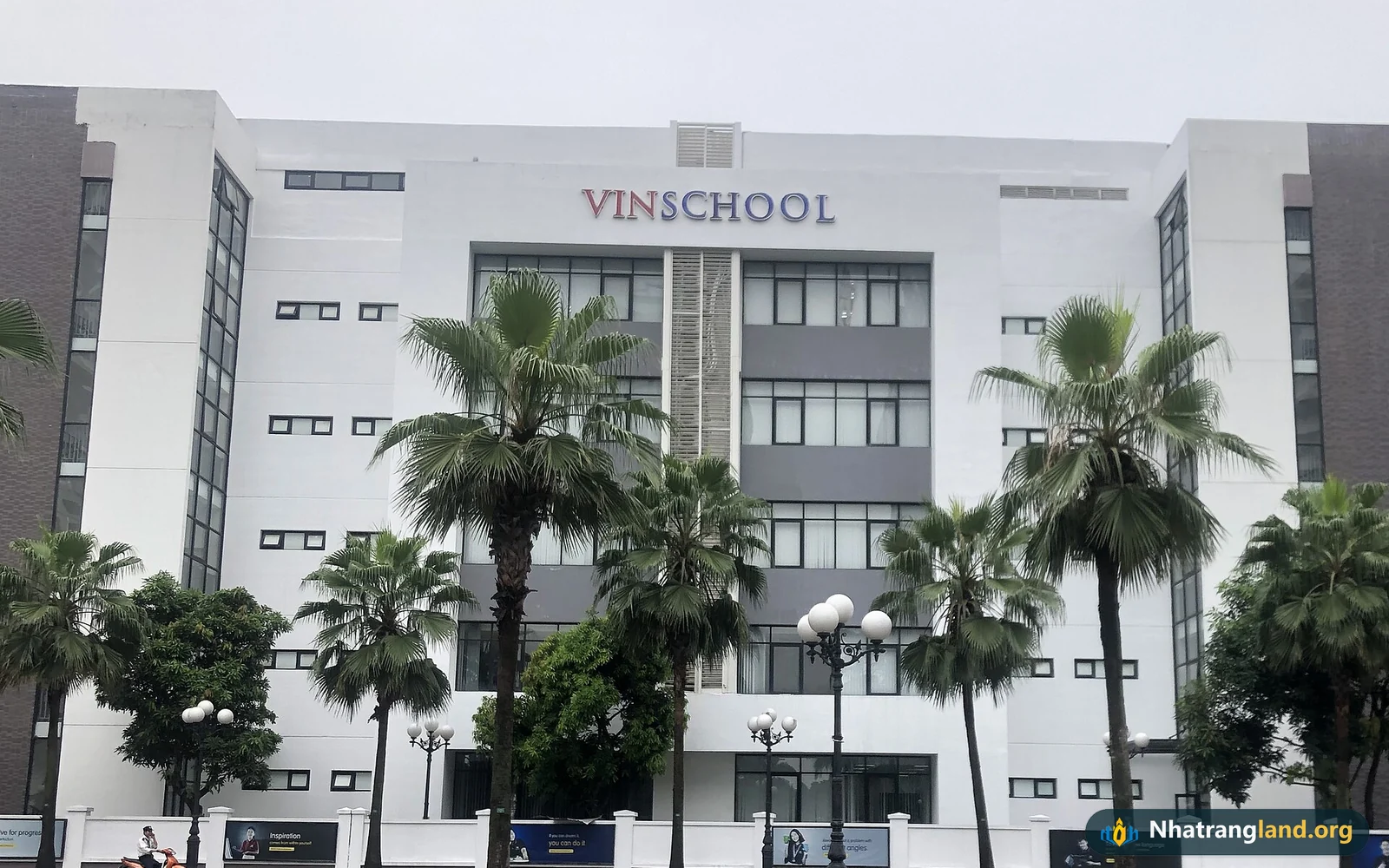 Khu&ocirc;n vi&ecirc;n trường học li&ecirc;n cấp chuẩn quốc tế CIS Vinschool hiện đại b&ecirc;n trong khu đ&ocirc; thị Vinhomes