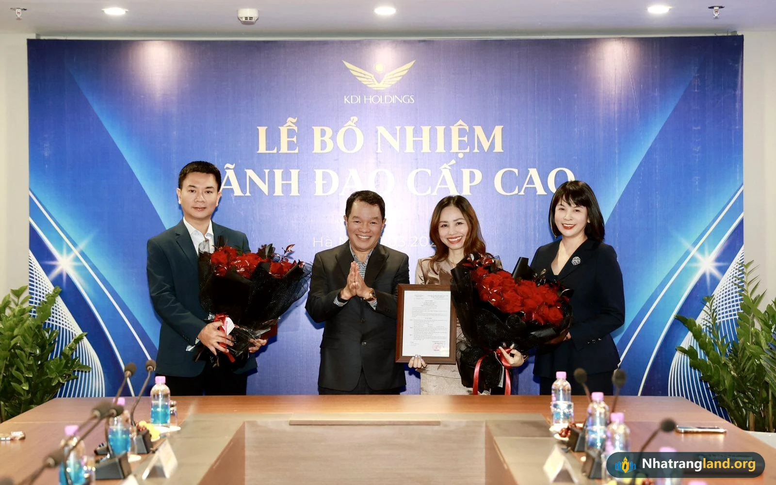 Chủ tịch HĐQT Kiều Hữu Dũng v&agrave; Tổng Gi&aacute;m đốc L&ecirc; Thị Tr&uacute;c Quỳnh tại lễ kiện to&agrave;n đội ngũ l&atilde;nh đạo cấp cao KDI Group năm 2026