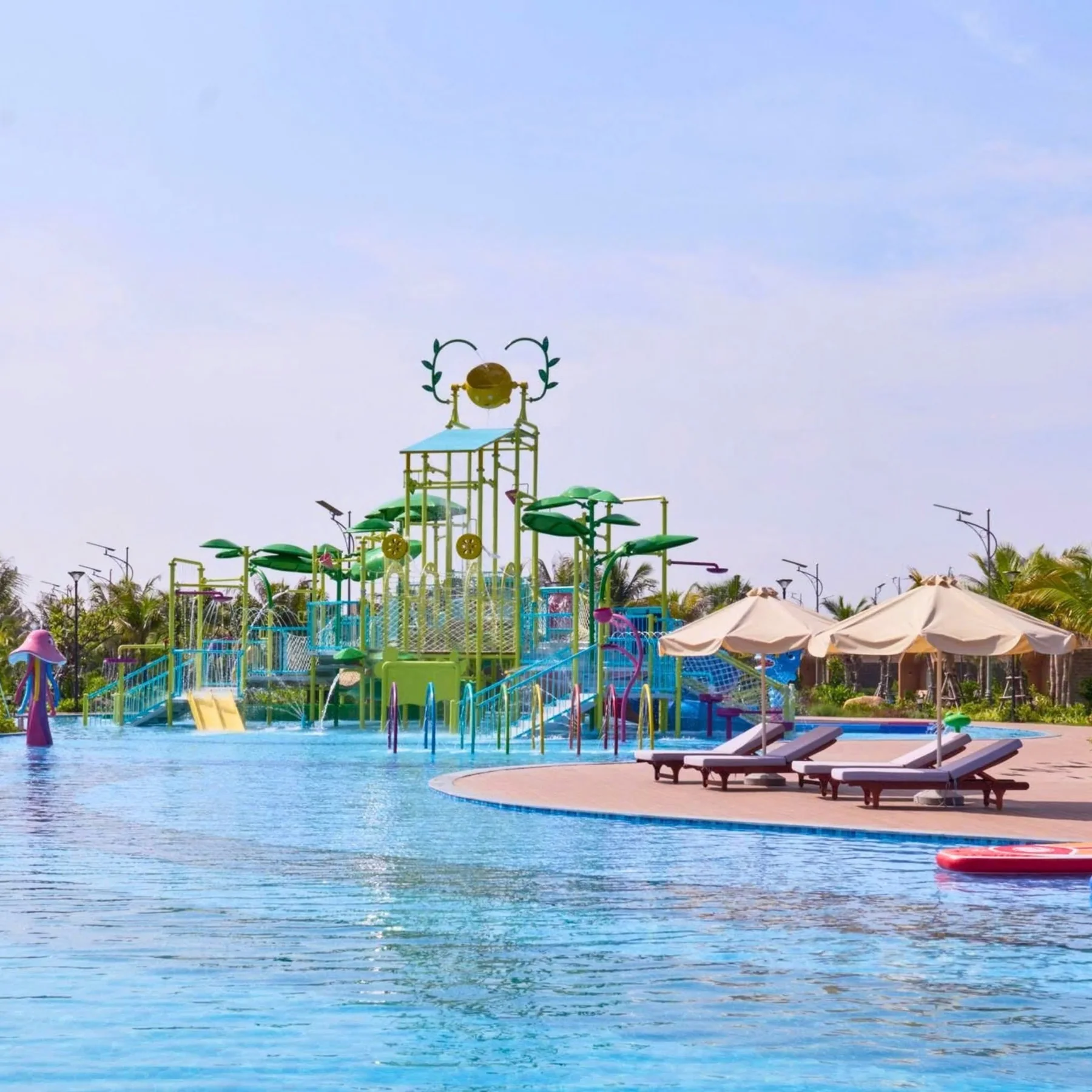 Khu vui chơi phun nước trẻ em Splash Park thực tế đang hoạt động tại CaraBeach Retreat