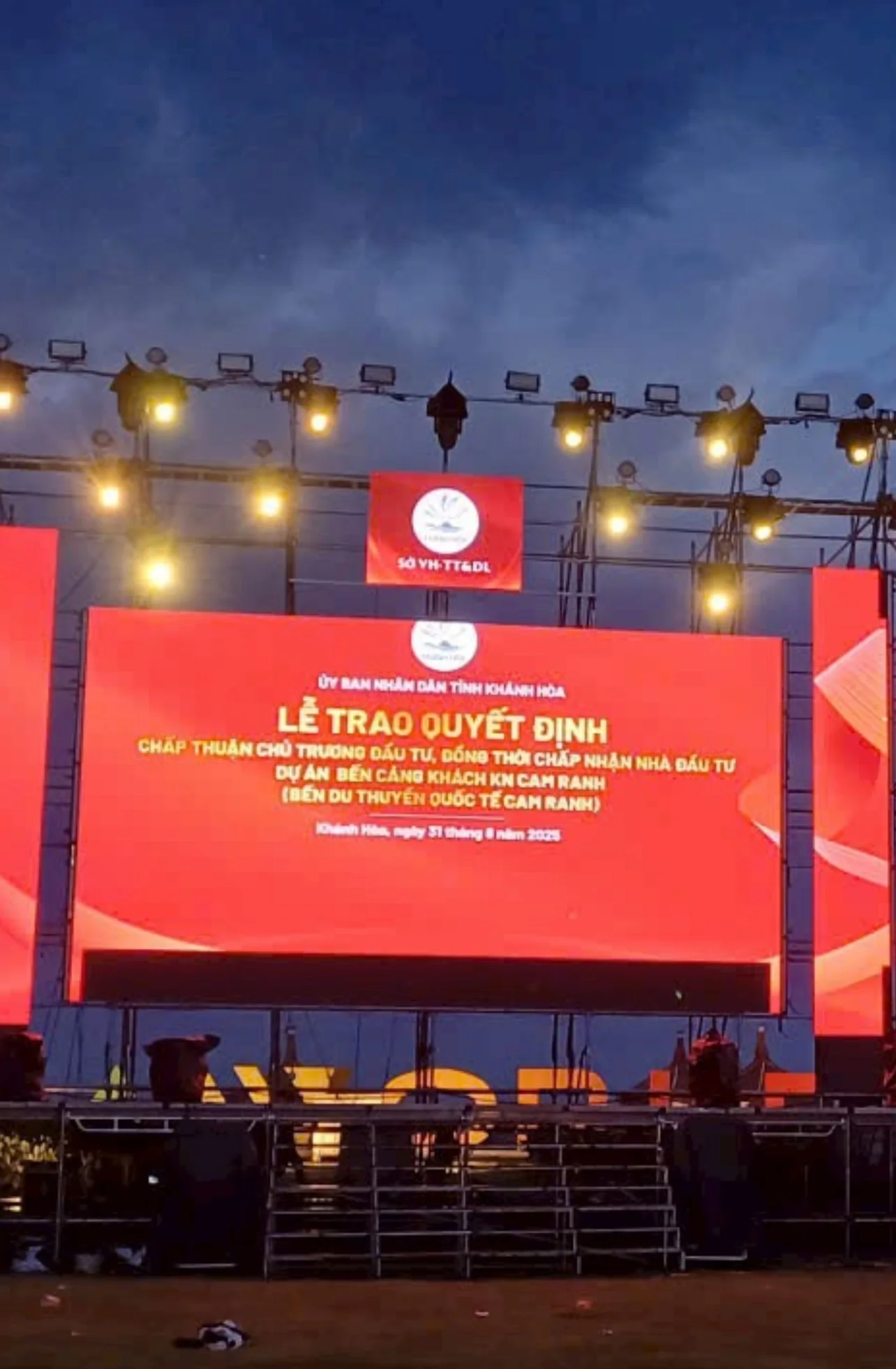 Lễ trao Quyết định chấp thuận chủ trương đầu tư Dự &aacute;n Bến cảng kh&aacute;ch quốc tế KN Cam Ranh ng&agrave;y 31/08/2025