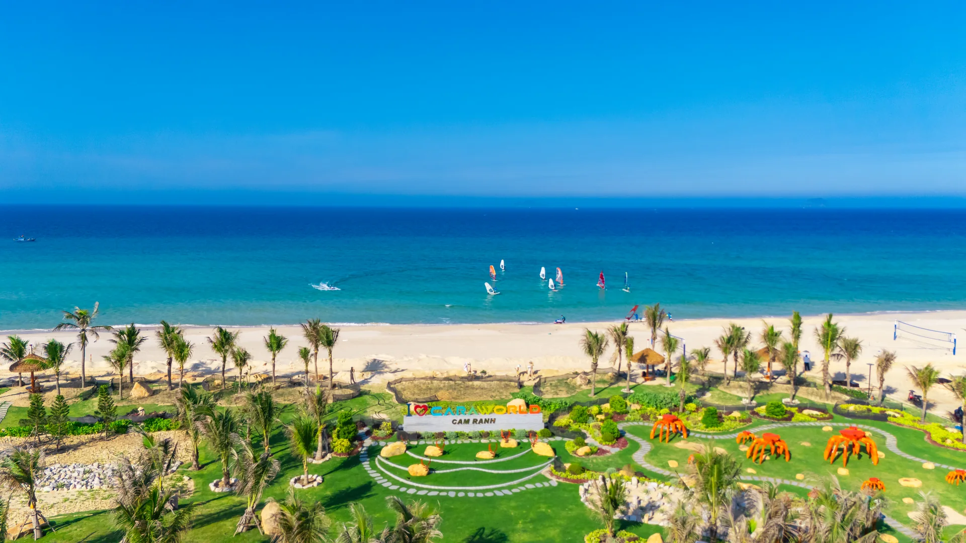 Flycam thực tế bờ biển B&atilde;i D&agrave;i xanh ngọc tại C&ocirc;ng vi&ecirc;n biển CaraBeach CaraWorld Cam Ranh
