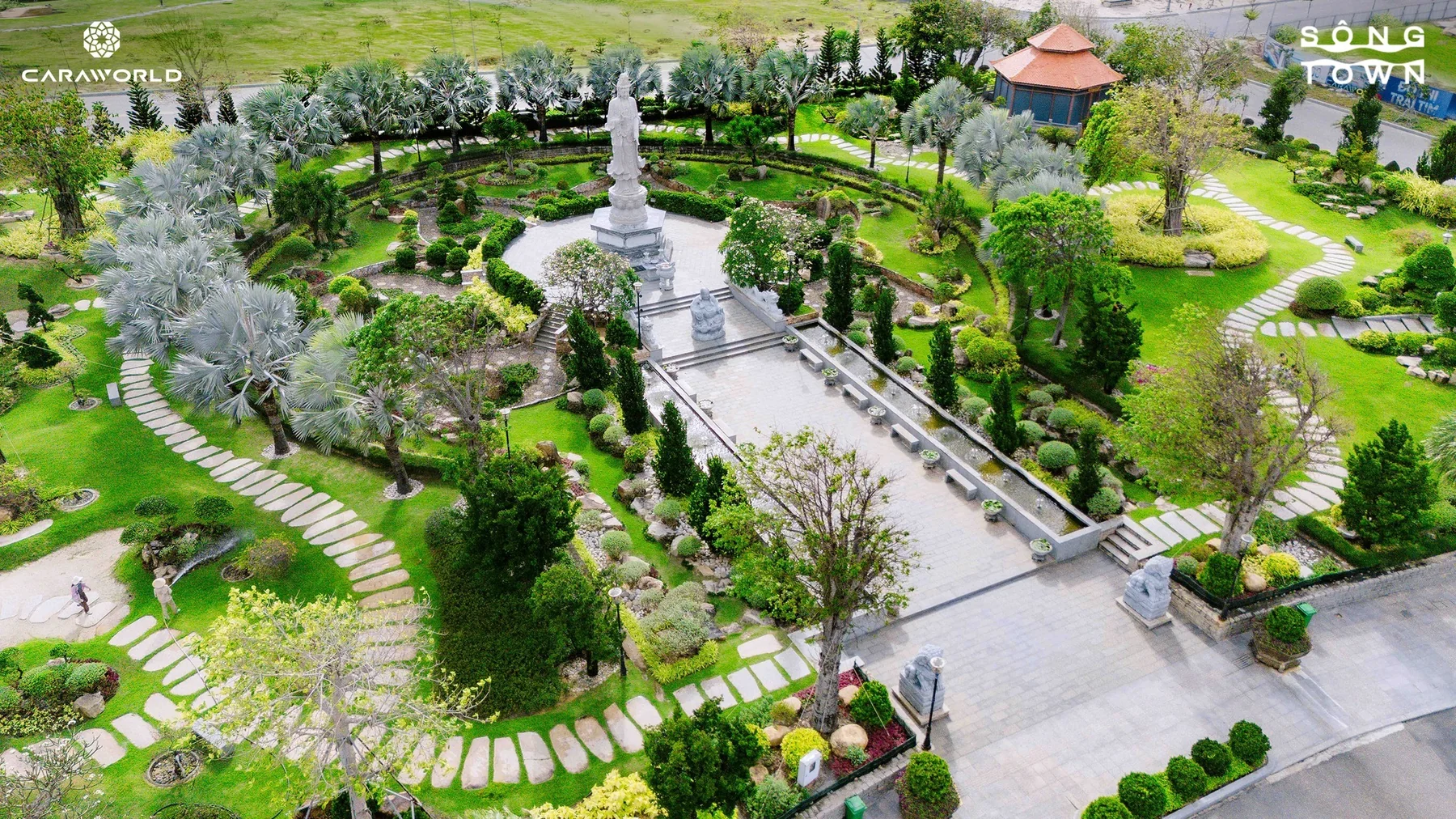 Flycam thực tế C&ocirc;ng vi&ecirc;n t&acirc;m linh C&aacute;t Tường với tượng Qu&aacute;n Thế &Acirc;m hướng biển tại CaraWorld Cam Ranh
