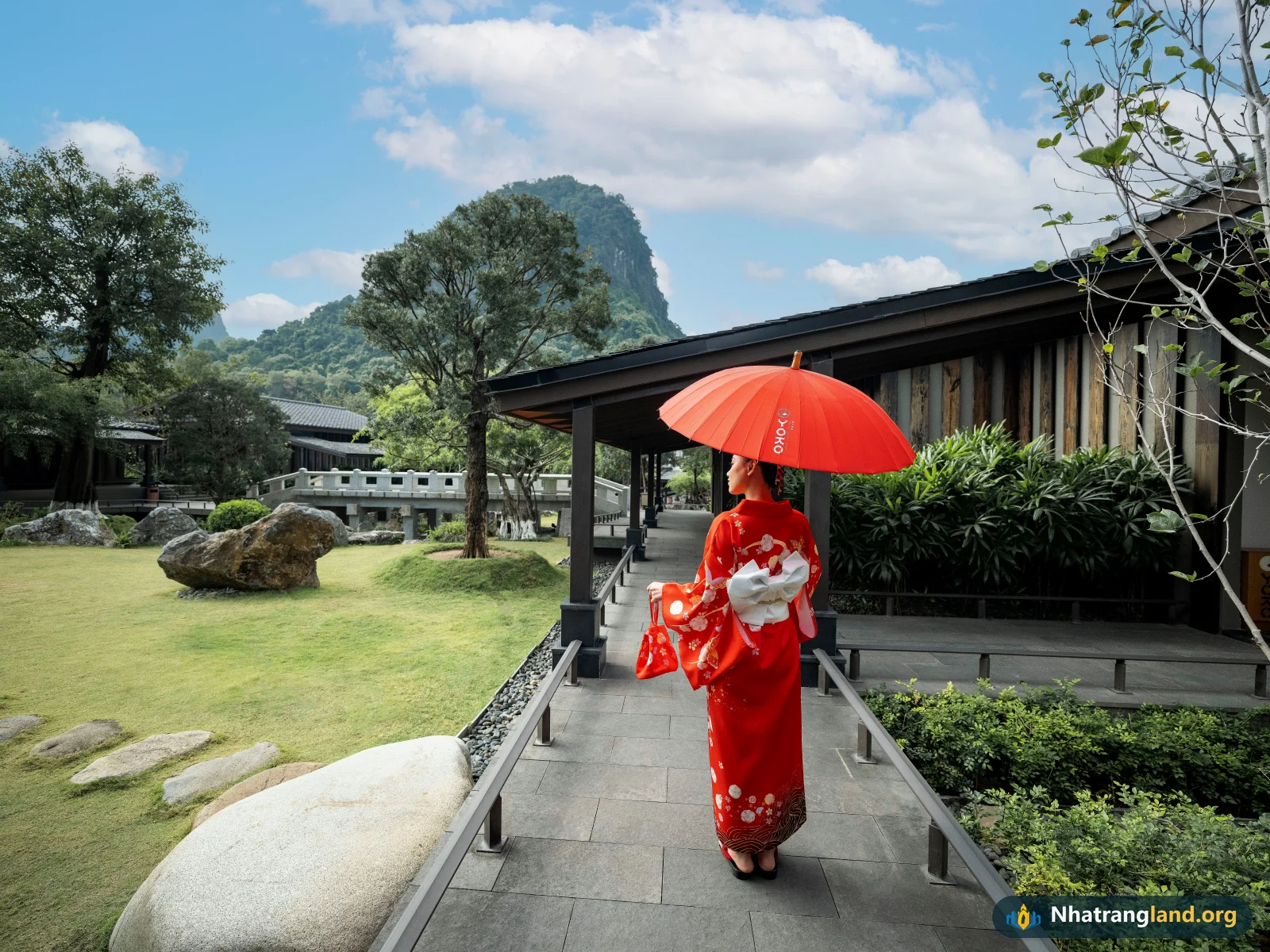 Không gian bể tắm đá khoáng nóng tự nhiên ngoài trời chuẩn Nhật Bản tại Yoko Onsen Quang Hanh của Sun Group