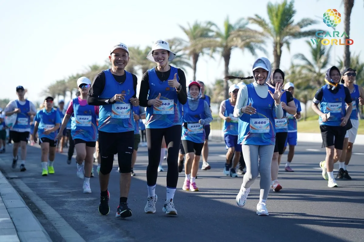 Gia đình cùng nhau chạy trên đại lộ ven biển đa lứa tuổi tham gia giải Cara Run 2026 CaraWorld